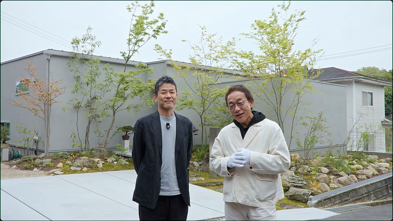 植栽に囲まれたノイズレスな平屋外観