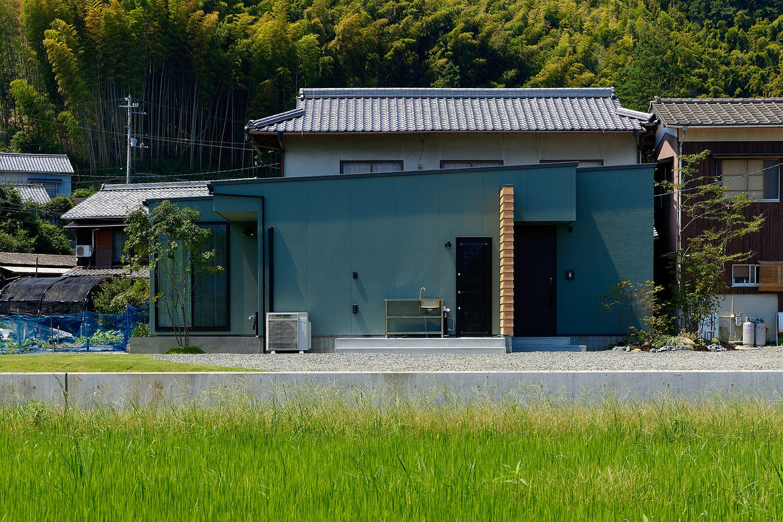 倉敷・青鈍の平屋