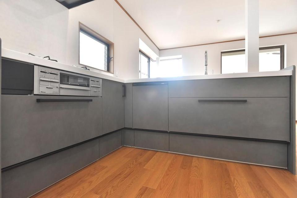 東平島の戸建てのキッチン