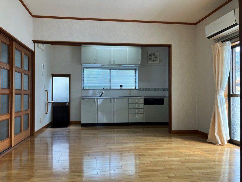 老松町の戸建てのリビング以外の居室