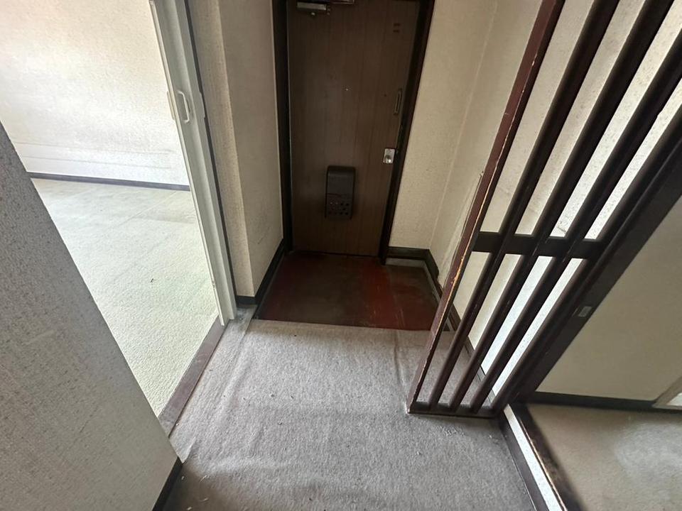 大供のマンションの玄関