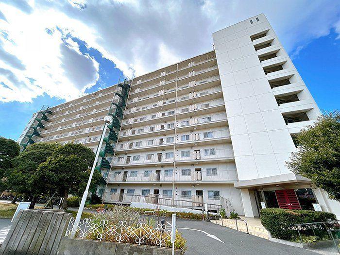 富田町のマンションの外観