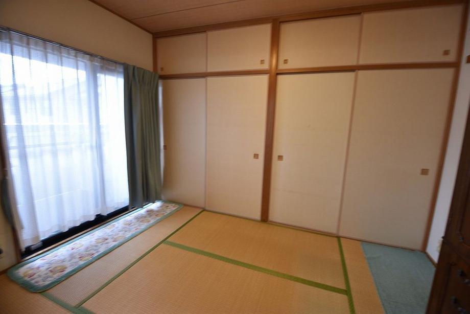 野田のマンションのリビング以外の居室