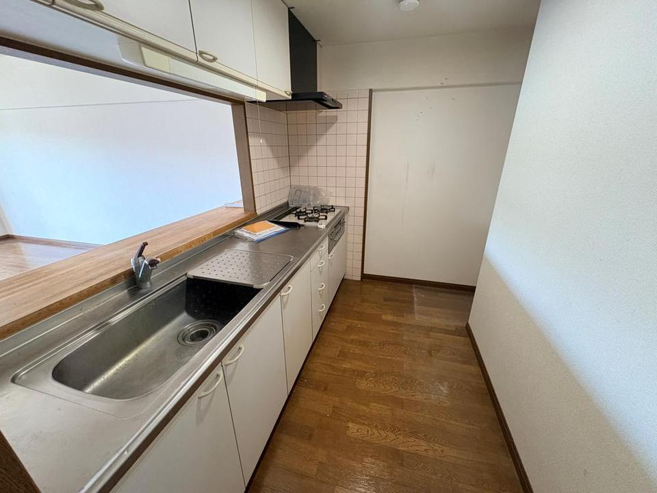 谷万成のマンションのキッチン