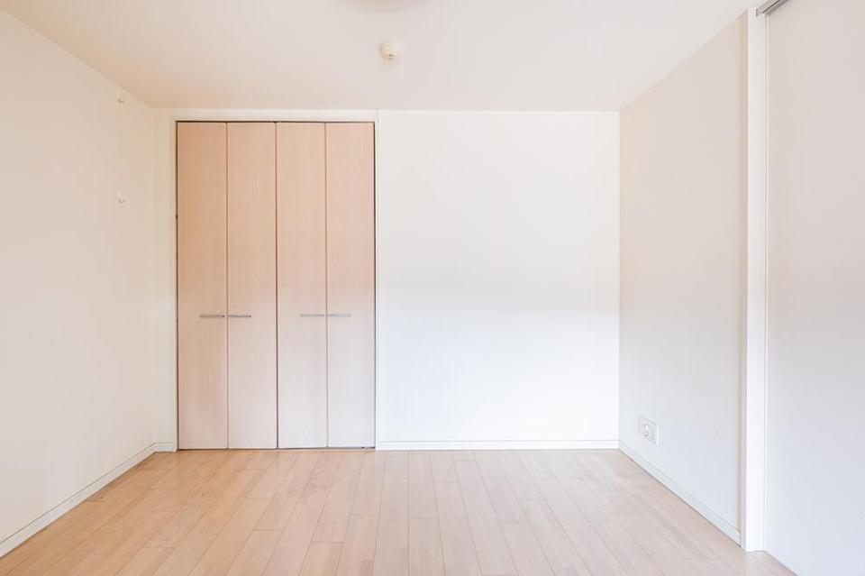 西市のマンションのリビング以外の居室