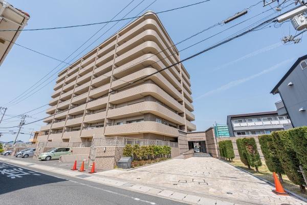 西市のマンションの外観