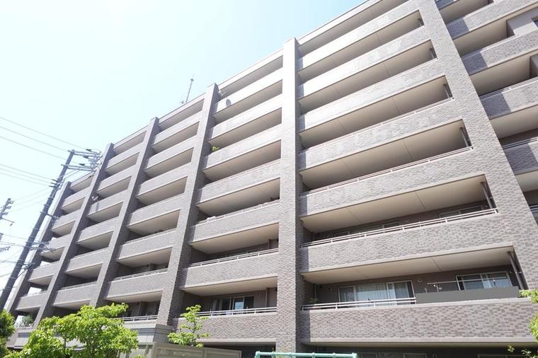 西大寺中のマンションの外観