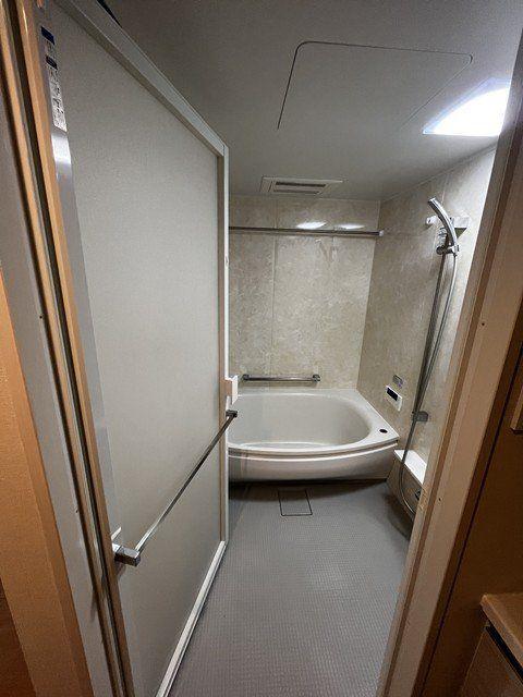 阿知のマンションの浴室