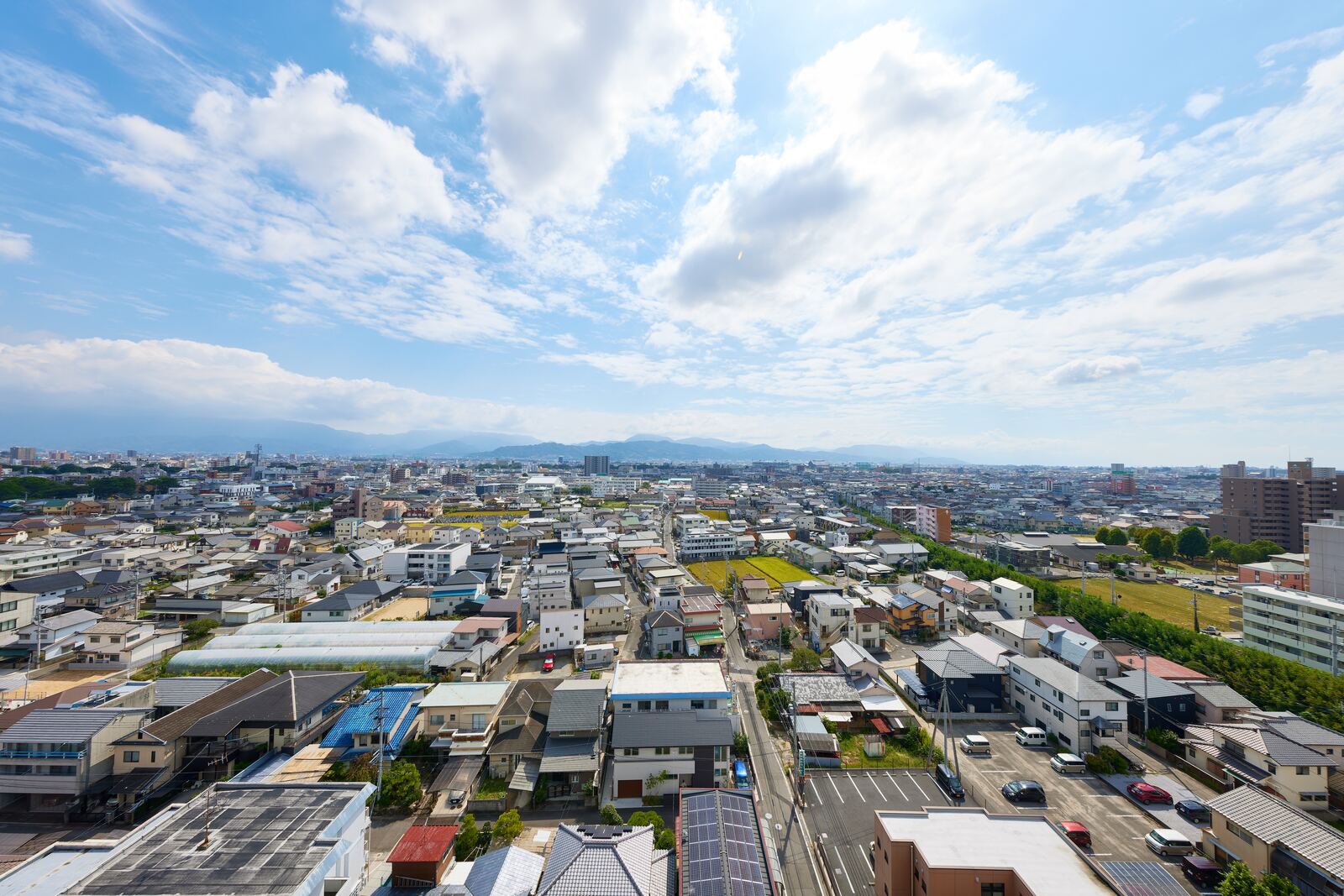 窓からの眺め。この街並みが主役