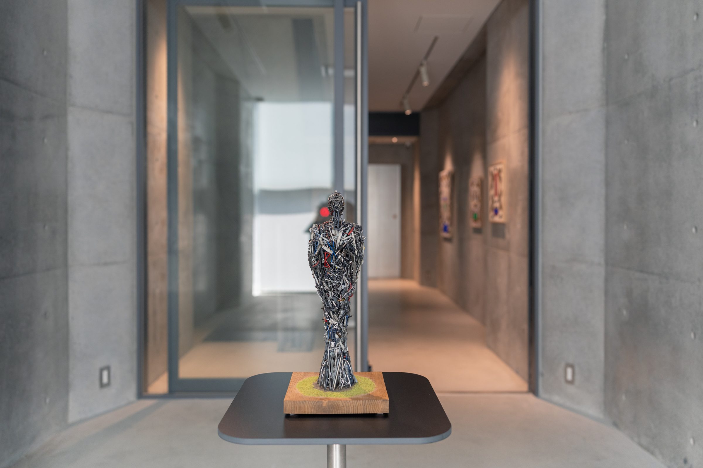 奥の展示室。コンクリートと自然光