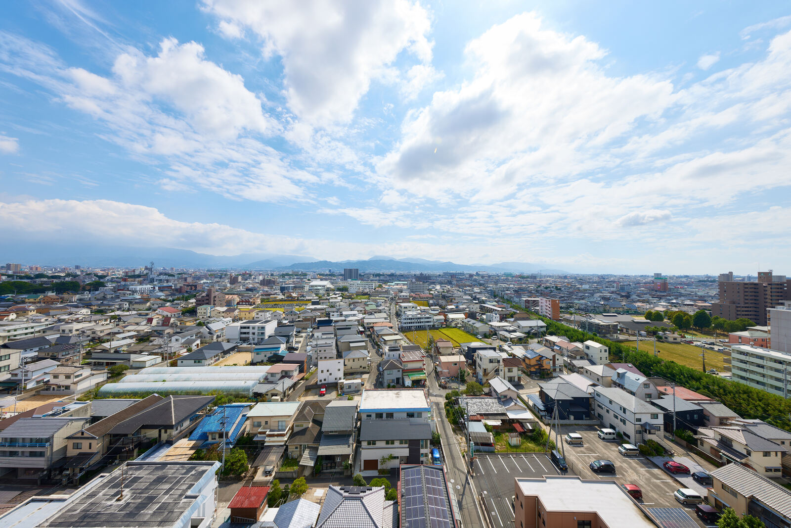 マンション最上階から見わたす松山の街並み