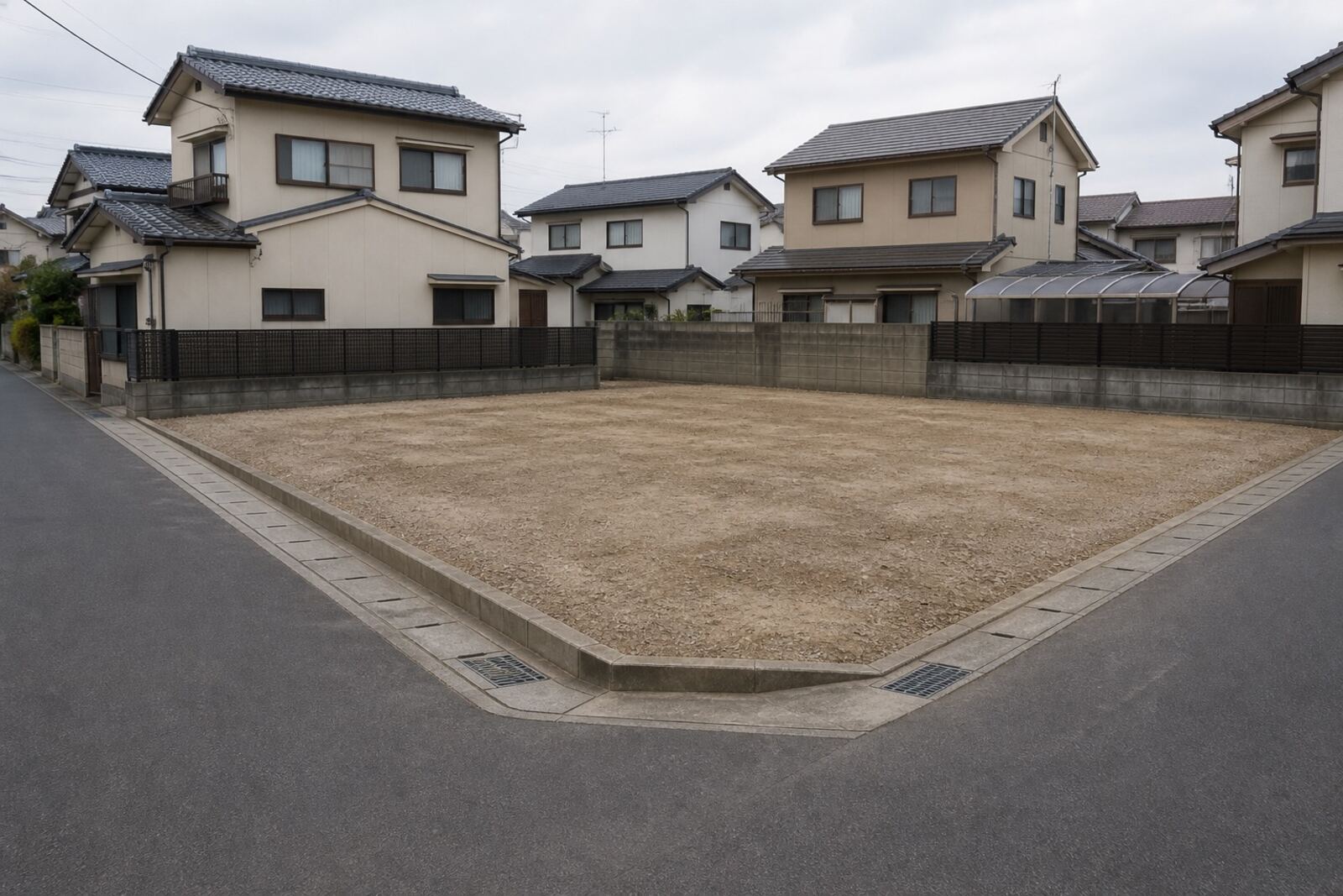 二方向が道路に面した、隅切りのある角地