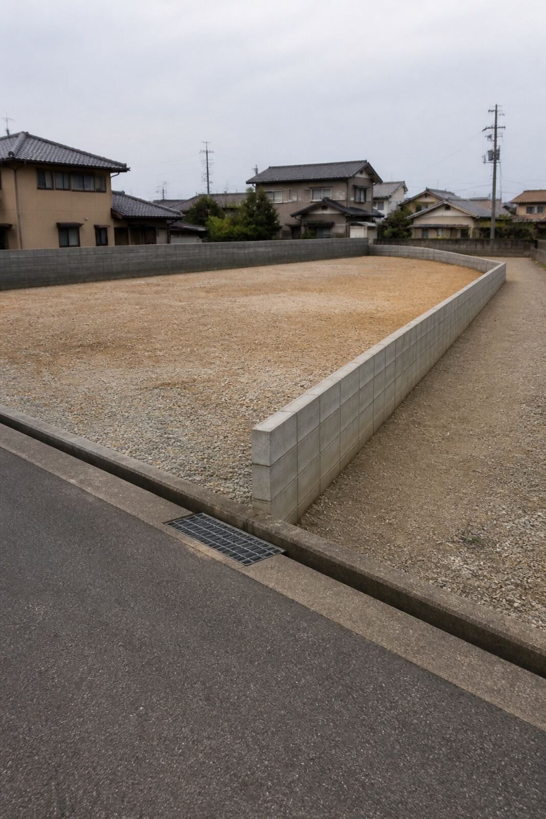 境界が斜めに走る、四角ではない変形地